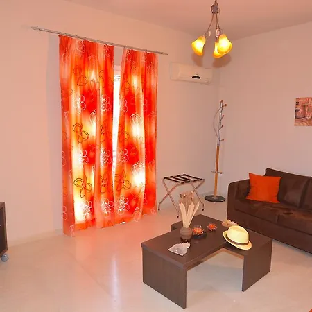 Alexandra アパート