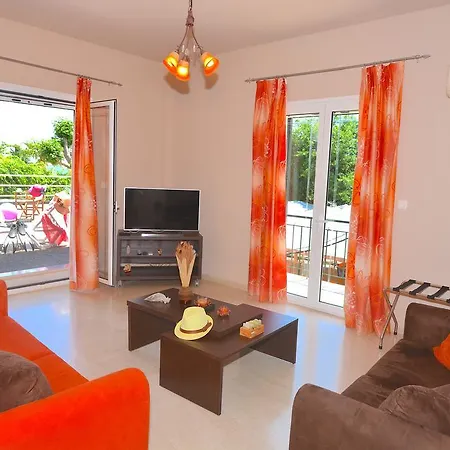 Alexandra Apartment