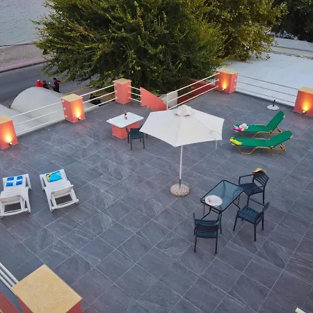 Alexandra Apartment *