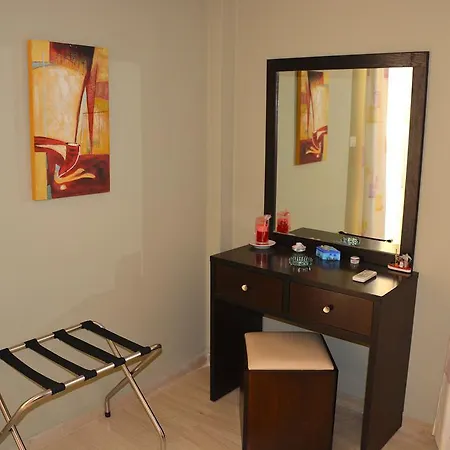 Alexandra Apartment *